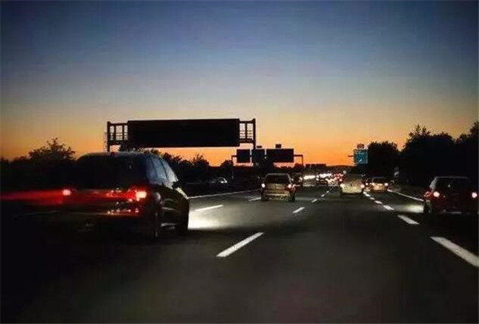 即墨租车夜间跑高速注意事项